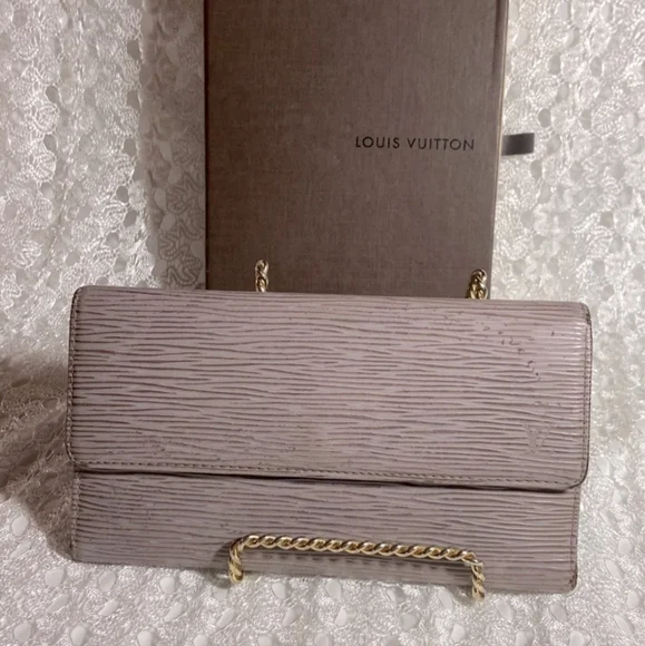 Louis Vuitton Purple Wallet - Picture 2 of 15